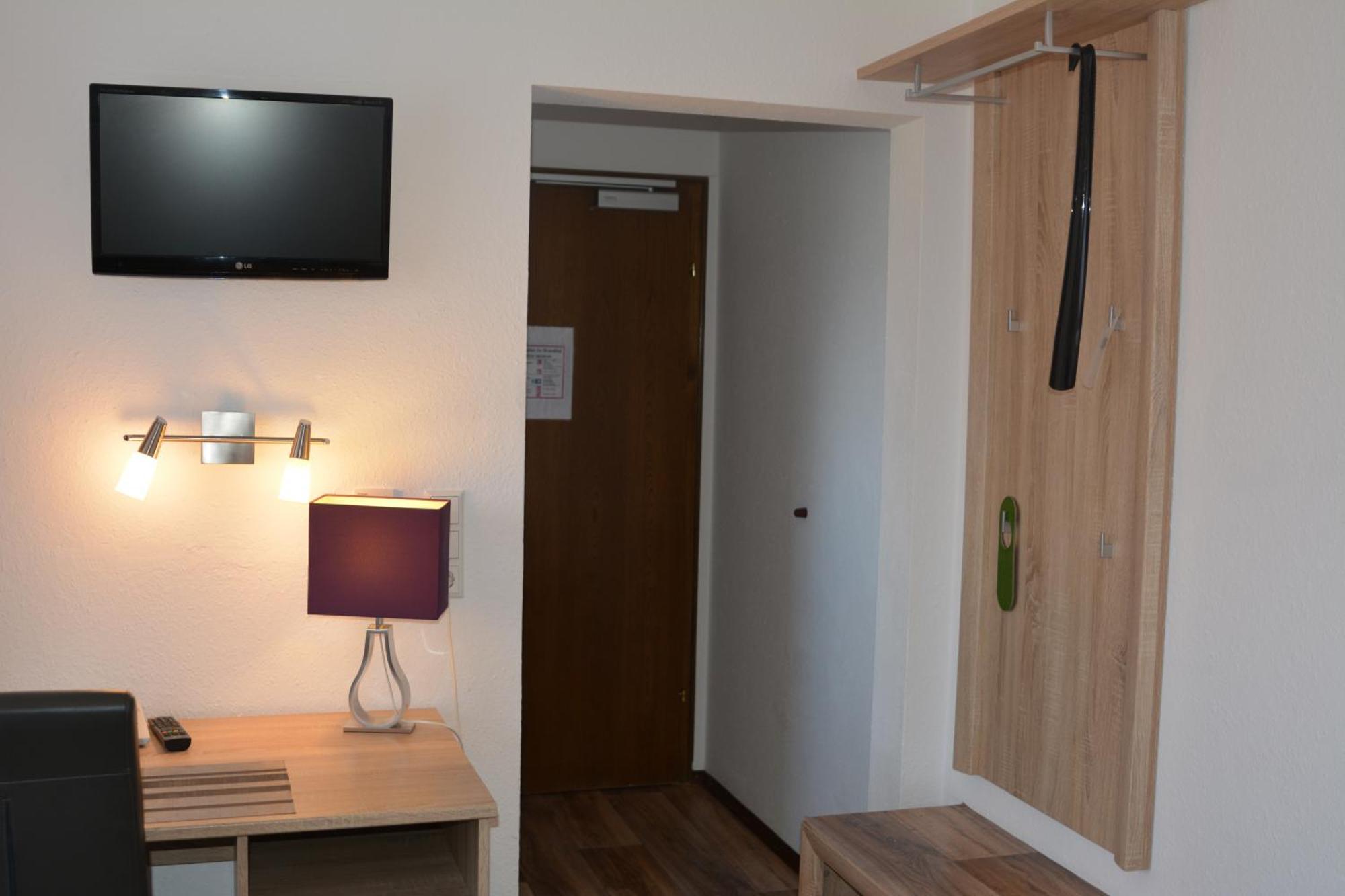 Hotel-Gasthof Zur Rose Weissenhorn Room photo