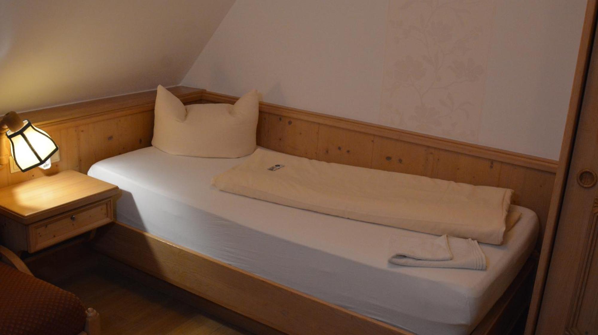 Hotel-Gasthof Zur Rose Weissenhorn Room photo
