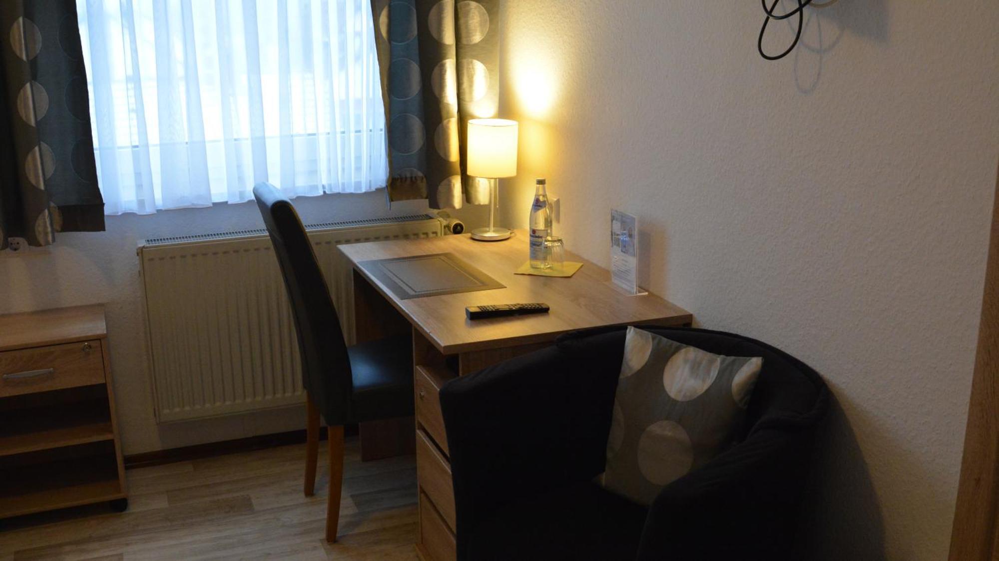 Hotel-Gasthof Zur Rose Weissenhorn Room photo