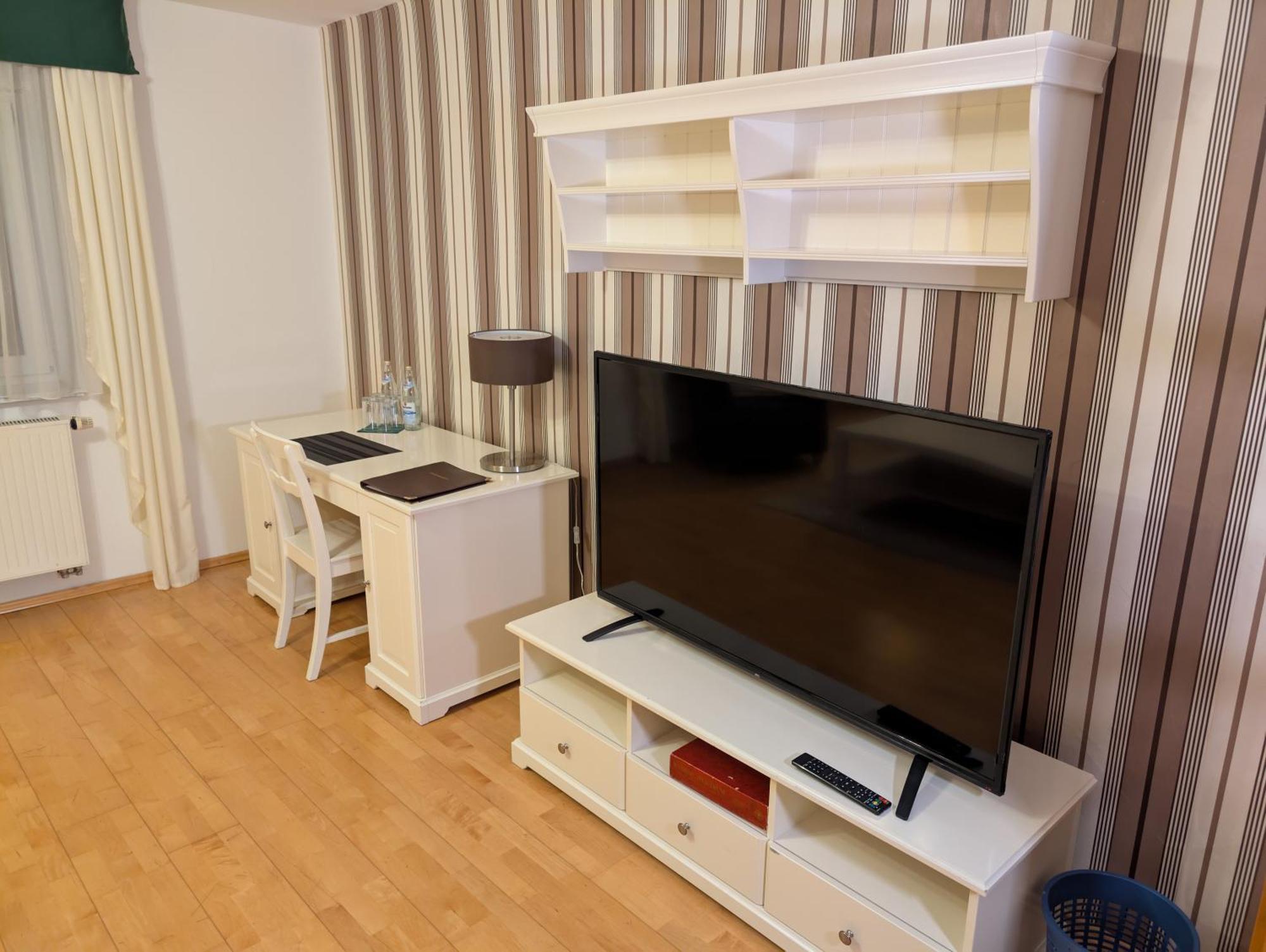 Hotel-Gasthof Zur Rose Weissenhorn Room photo
